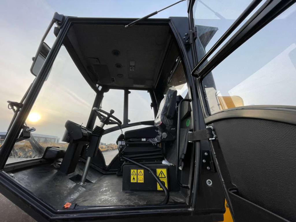 JCB VM166D (15.5t) Foto 17