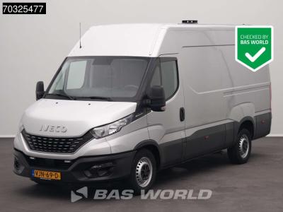 Iveco Daily 35S14 Automaat L2H2 3,5t Trekhaak Navi Airco Cruise Camera Euro6 L2 A/C Towbar Cruise control in vendita da BAS World B.V.