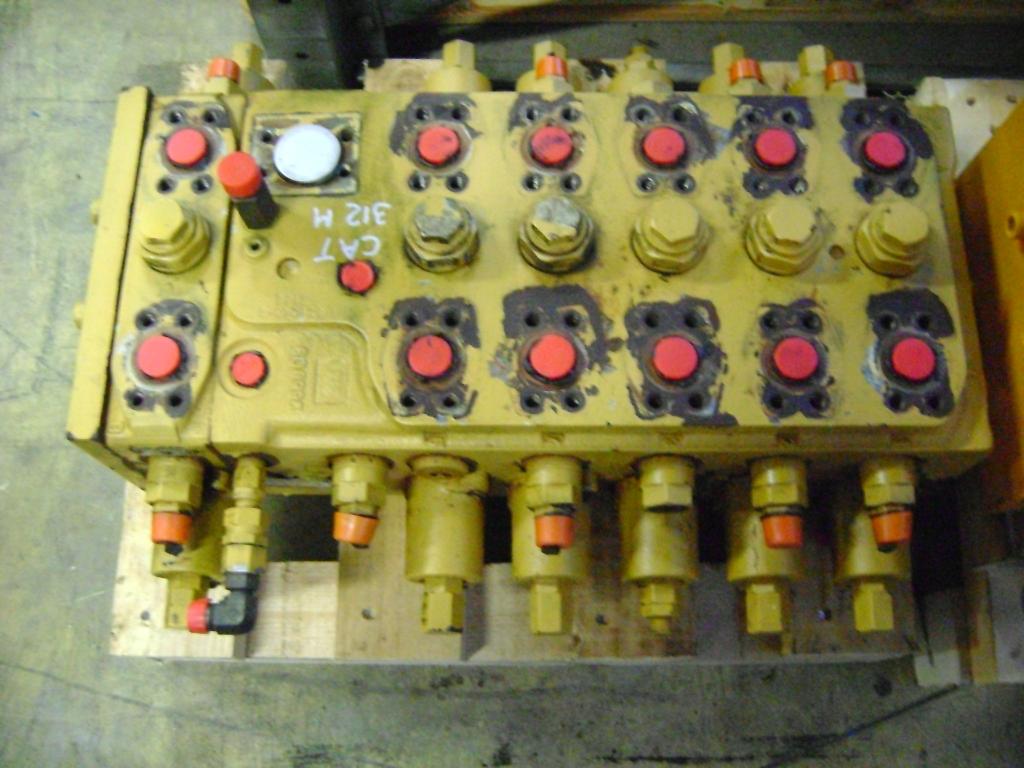 Distributore idraulico per Caterpillar M 312 Foto 1