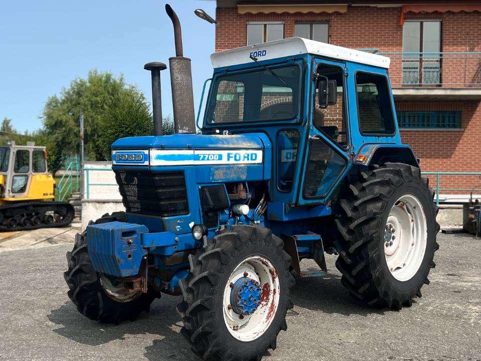 Ford 7700 4X4 Foto 1
