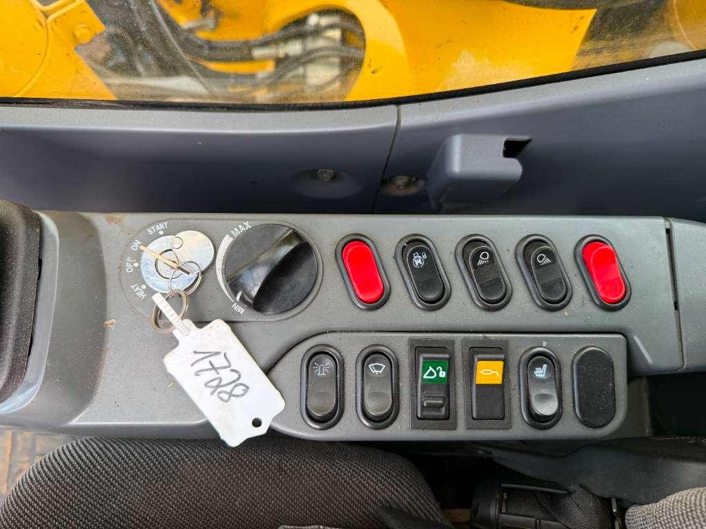 Komatsu PW160-8 - Triple Boom / Blade / Hammer Lines Foto 14