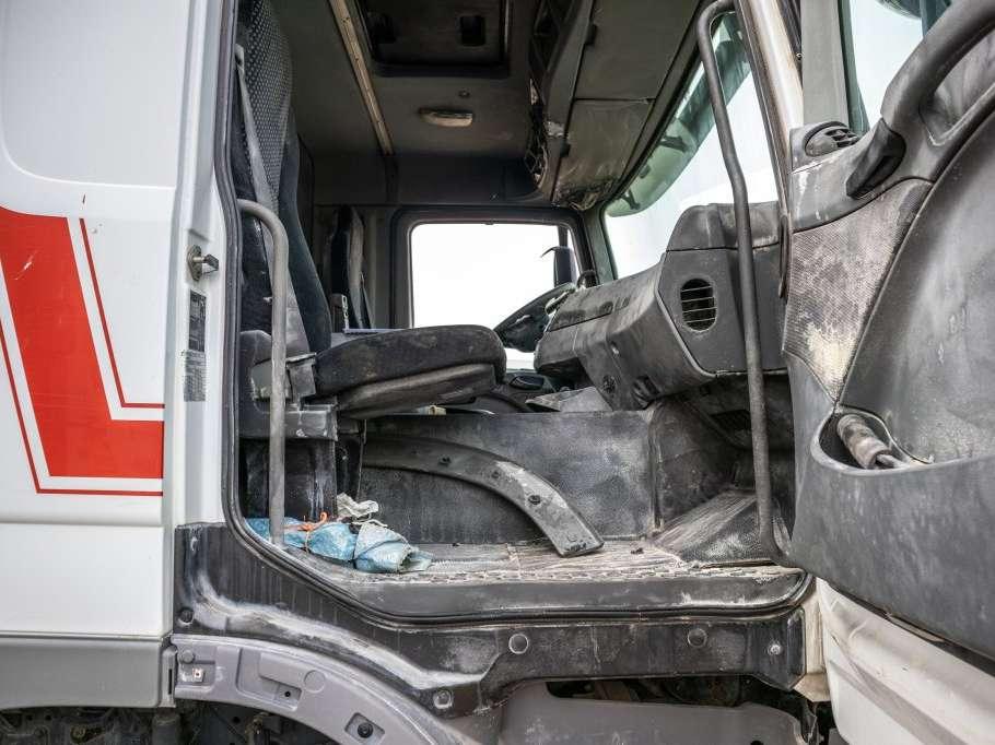 Mercedes-Benz ACTROS 3241 K -MP3-E5-Fire damage/dégâts du feu Foto 8