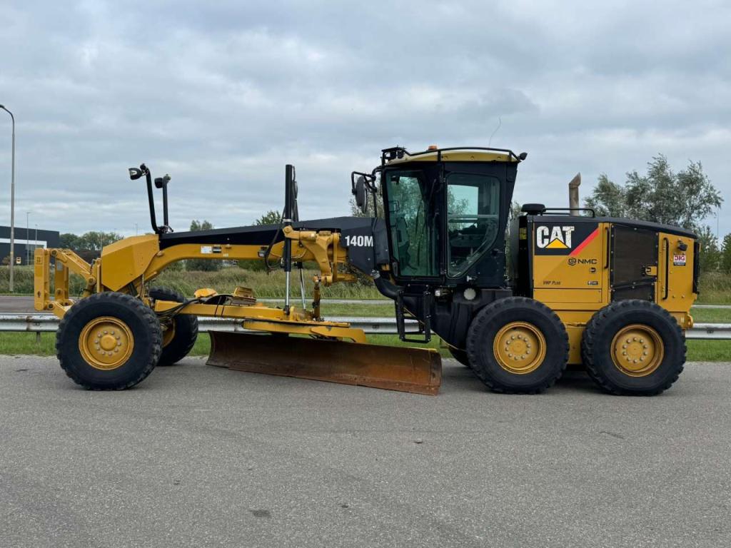 Caterpillar 140M Foto 1