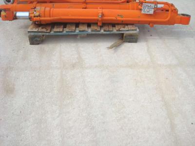 Pistone sollevamento per Fiat Hitachi FH 200 in vendita da OLM 90 Srl