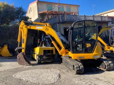 JCB 8040