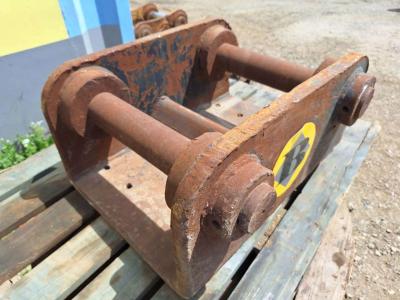 UNI80 for 20-25 ton excavators Attachment plate in vendita da Balavto