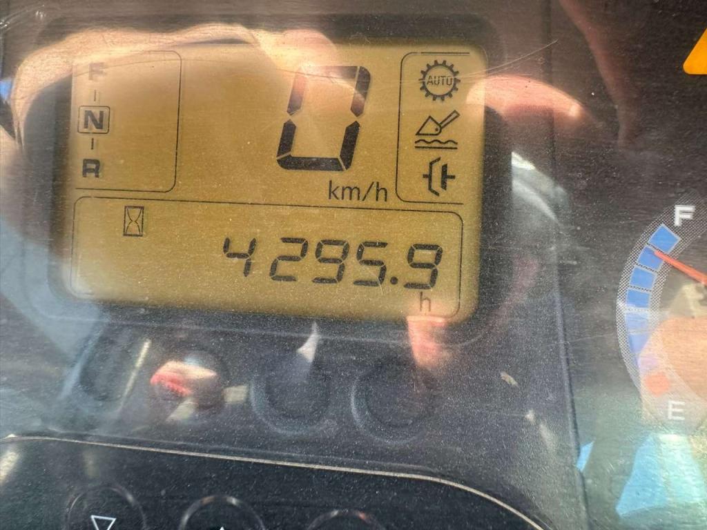 Hitachi ZW220 Foto 10
