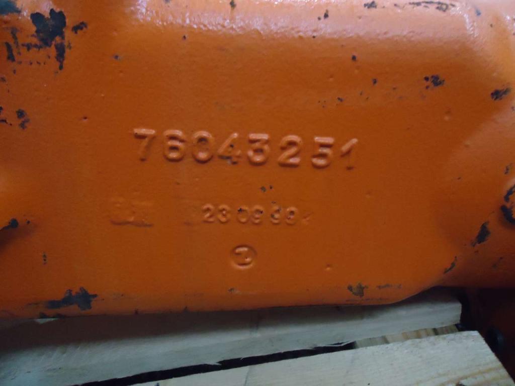 Assale anteriore per Fiat Kobelco W270 Foto 14