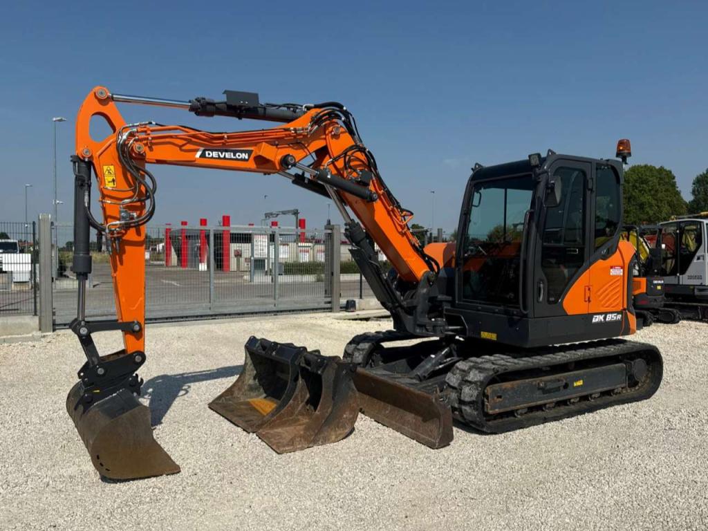 Develon DX85R-7 Foto 1