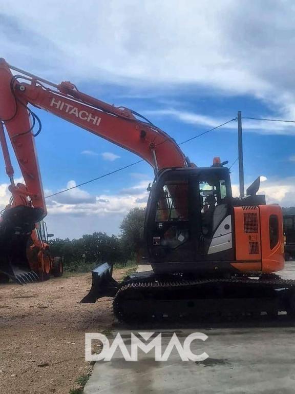 Hitachi ZX135US Foto 2
