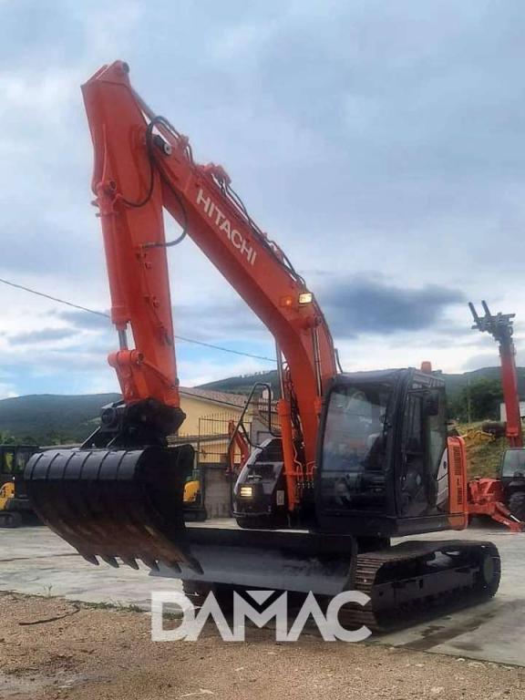 Hitachi ZX135US Foto 7