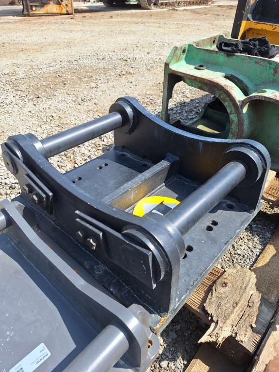 S60 for 12-18 ton excavators Attacco rapido meccanico Foto 1