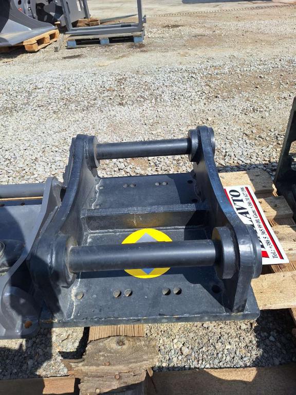 S60 for 12-18 ton excavators Attacco rapido meccanico Foto 7