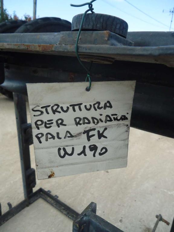 Supporto per radiatori per Fiat Kobelco W190 Foto 3