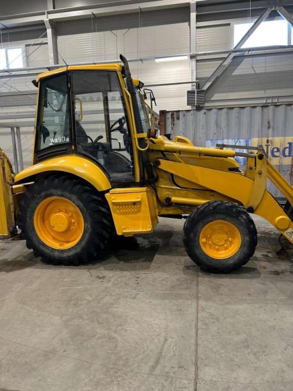 Komatsu WB93R.2 Foto 3