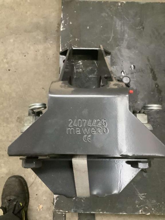 Staffa di ancoraggio ruota di scorta per Volvo FM 2022 Foto 2