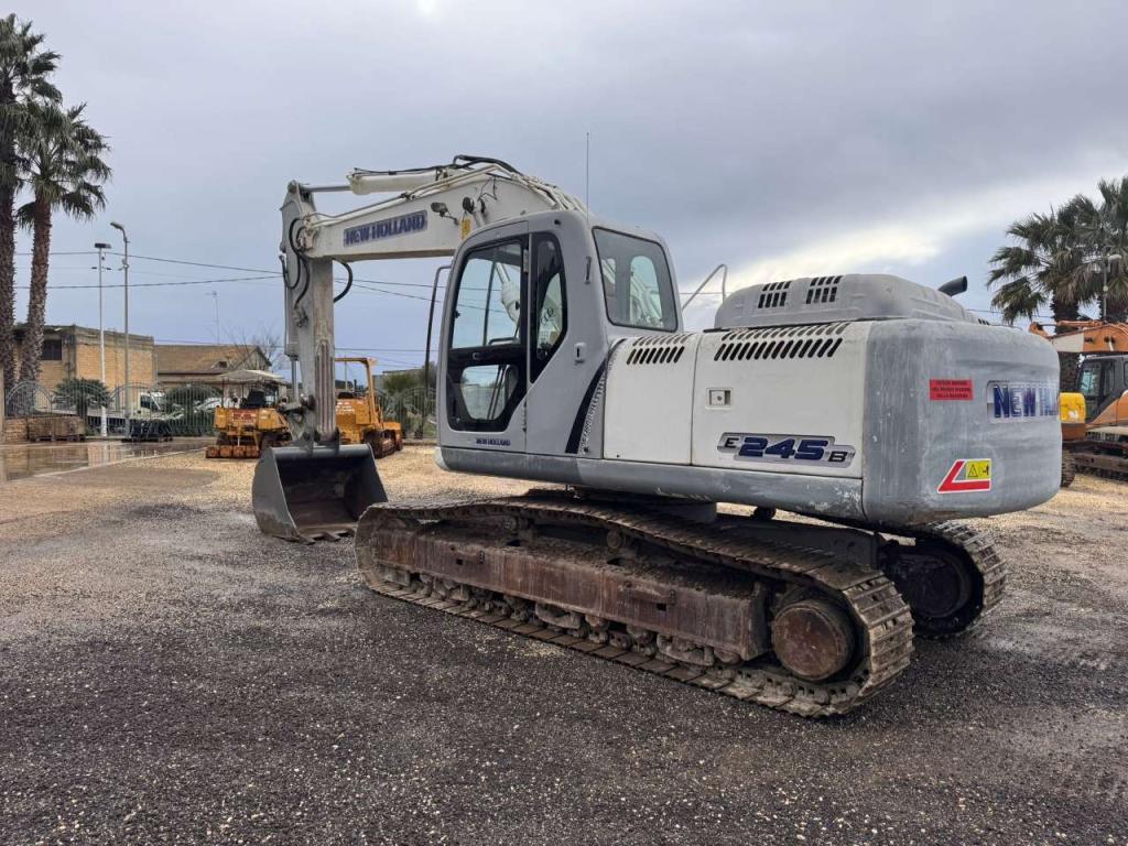 New Holland E245B Foto 5