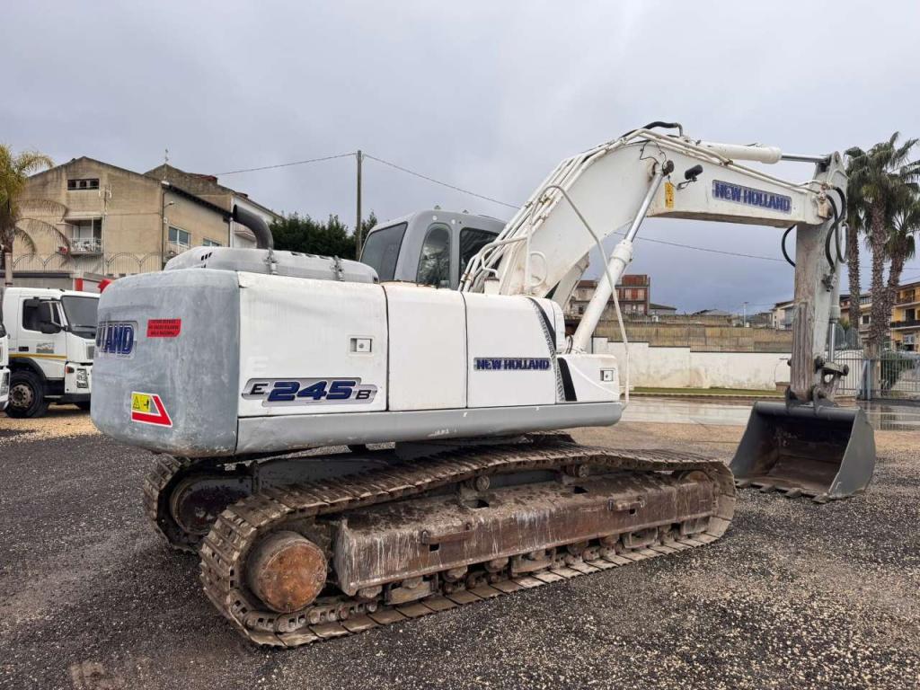 New Holland E245B Foto 7