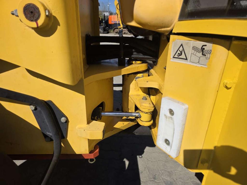 Komatsu WB 70 A Foto 16
