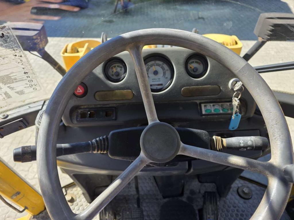 Komatsu WB 70 A Foto 18