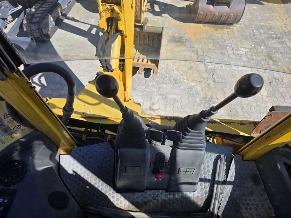 Komatsu WB 70 A Foto 20