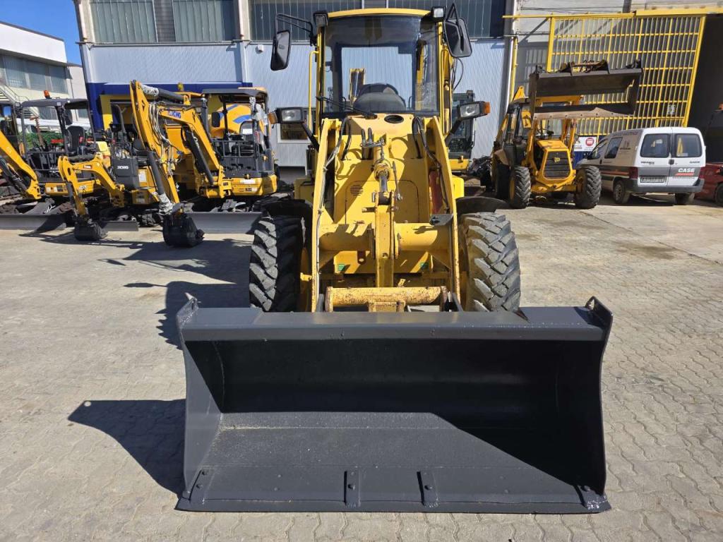 Komatsu WB 70 A Foto 5