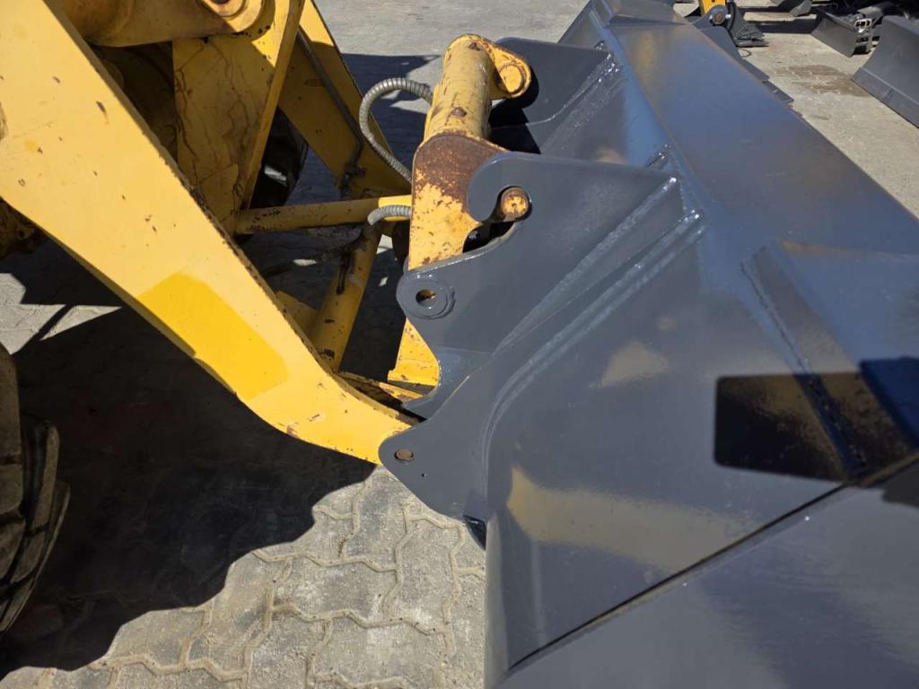 Komatsu WB 70 A Foto 7