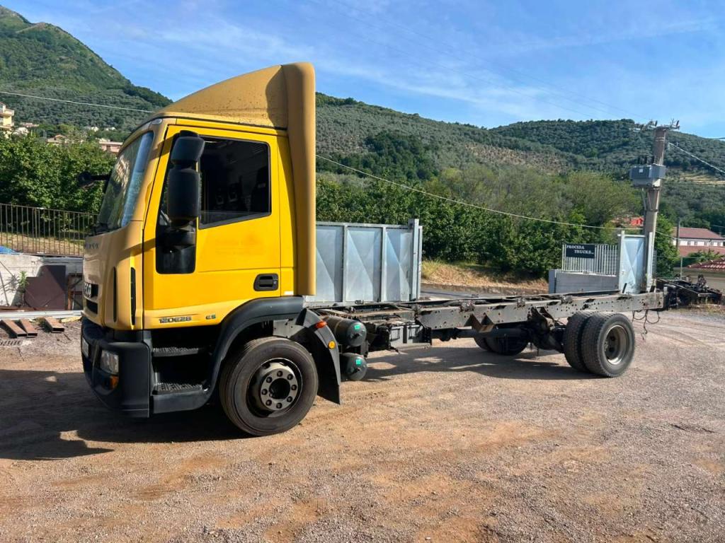 Iveco EUROCARGO CUBE 120E28P Foto 2