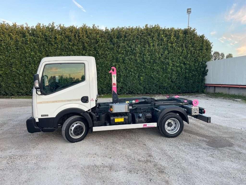 Nissan NT400 SCARRABILE PATENTE B Foto 2