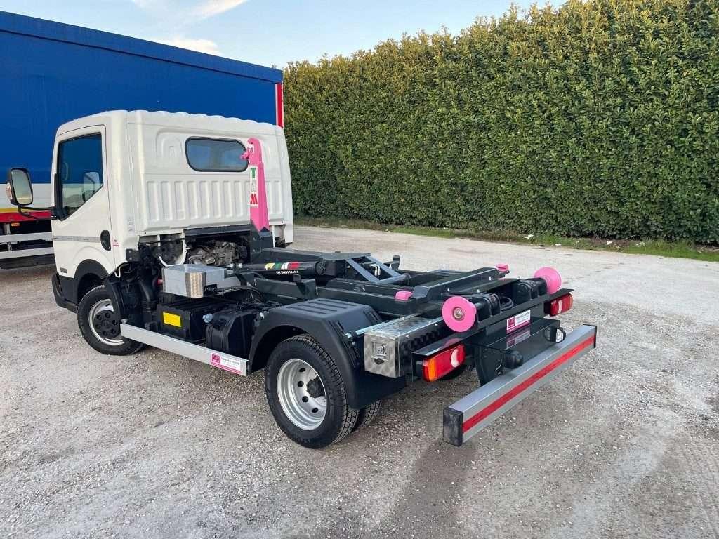 Nissan NT400 SCARRABILE PATENTE B Foto 7