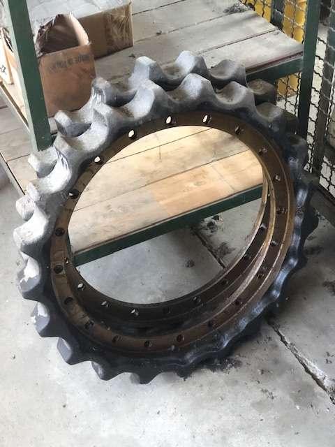 207-27-61210 Ruota motrice per Komatsu PC340-6 Foto 1