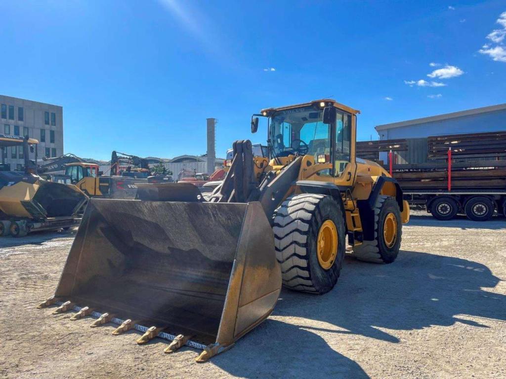 Volvo L120G Foto 1