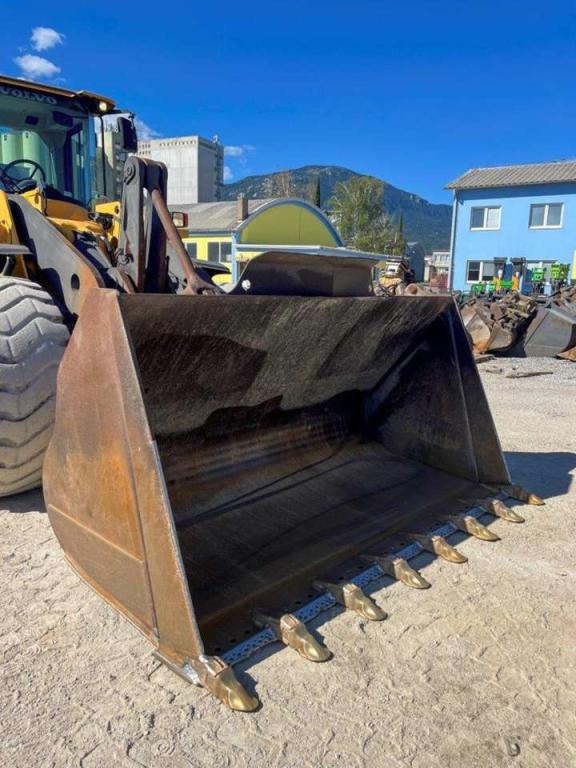Volvo L120G Foto 15