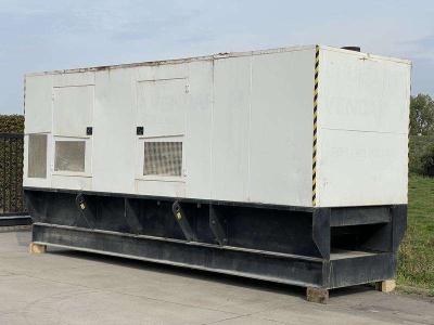 Caterpillar C 18 - 700 in vendita da Machinery Resale