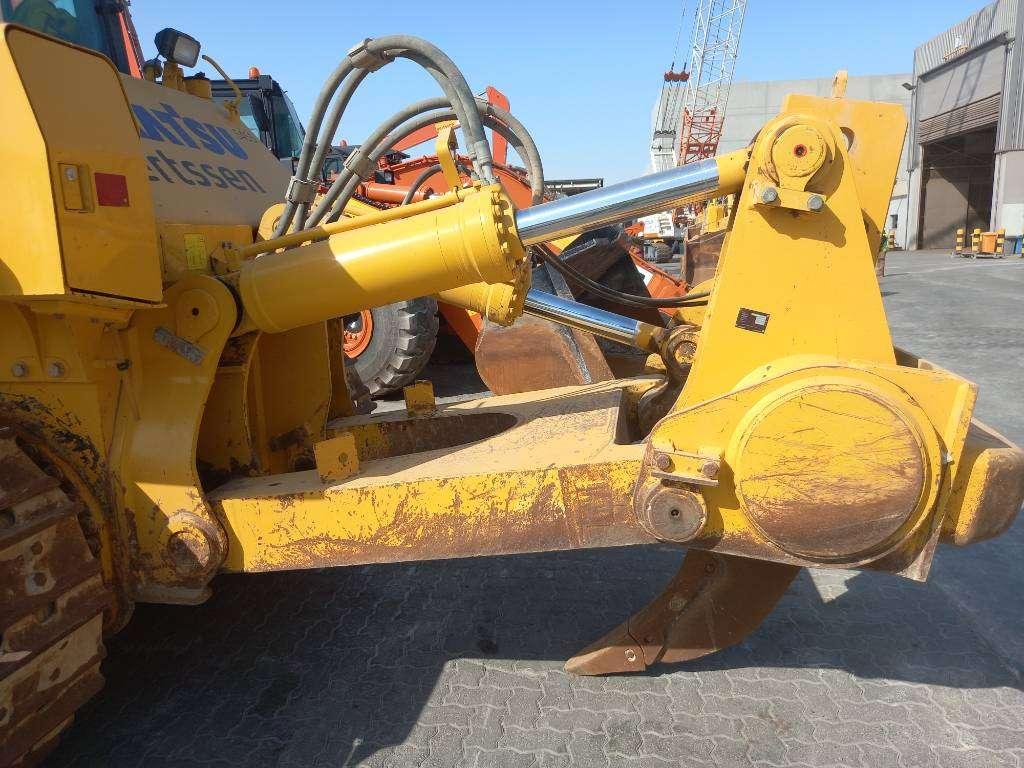 Komatsu D155A-6R (4pcs available for sale in Abu Dhabi) Foto 14