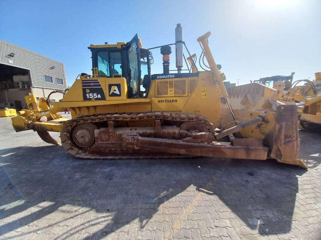 Komatsu D155A-6R (4pcs available for sale in Abu Dhabi) Foto 2