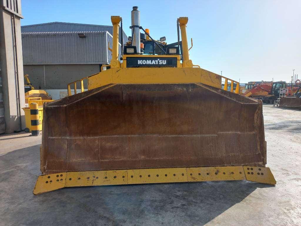 Komatsu D155A-6R (4pcs available for sale in Abu Dhabi) Foto 21