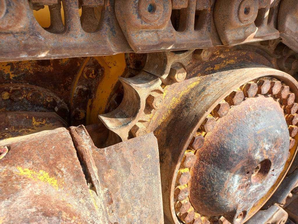 Komatsu D155A-6R (4pcs available for sale in Abu Dhabi) Foto 22