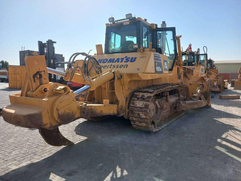 Komatsu D155A-6R (4pcs available for sale in Abu Dhabi) Foto 3