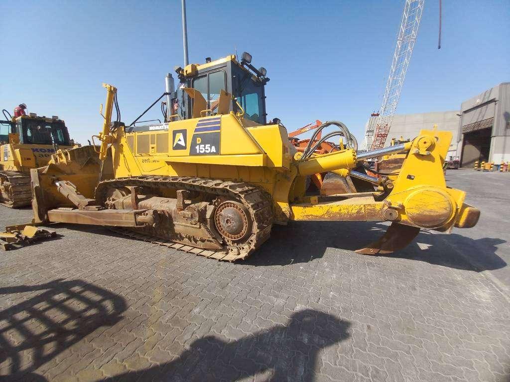 Komatsu D155A-6R (4pcs available for sale in Abu Dhabi) Foto 6