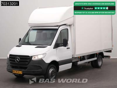 Mercedes-Benz Sprinter 514 CDI Automaat Laadklep Zijdeur Dubbellucht Bakwagen Airco Cruise Camera MBUX CarPlay D' in vendita da BAS World B.V.