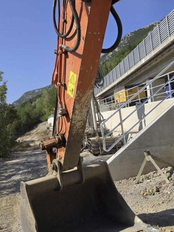 Hitachi Zaxis ZX240N-3 Foto 9