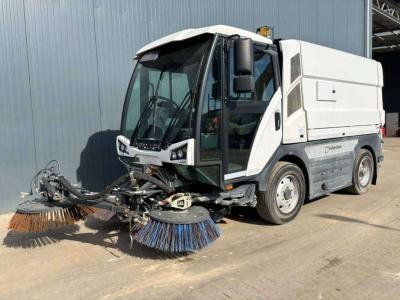 Johnston CX401 - 80km/h - sweeper in vendita da Smitma B.V.