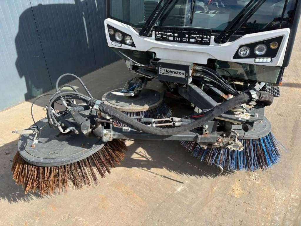 Johnston CX401 - 80km/h - sweeper Foto 11