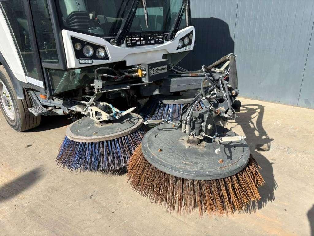 Johnston CX401 - 80km/h - sweeper Foto 12