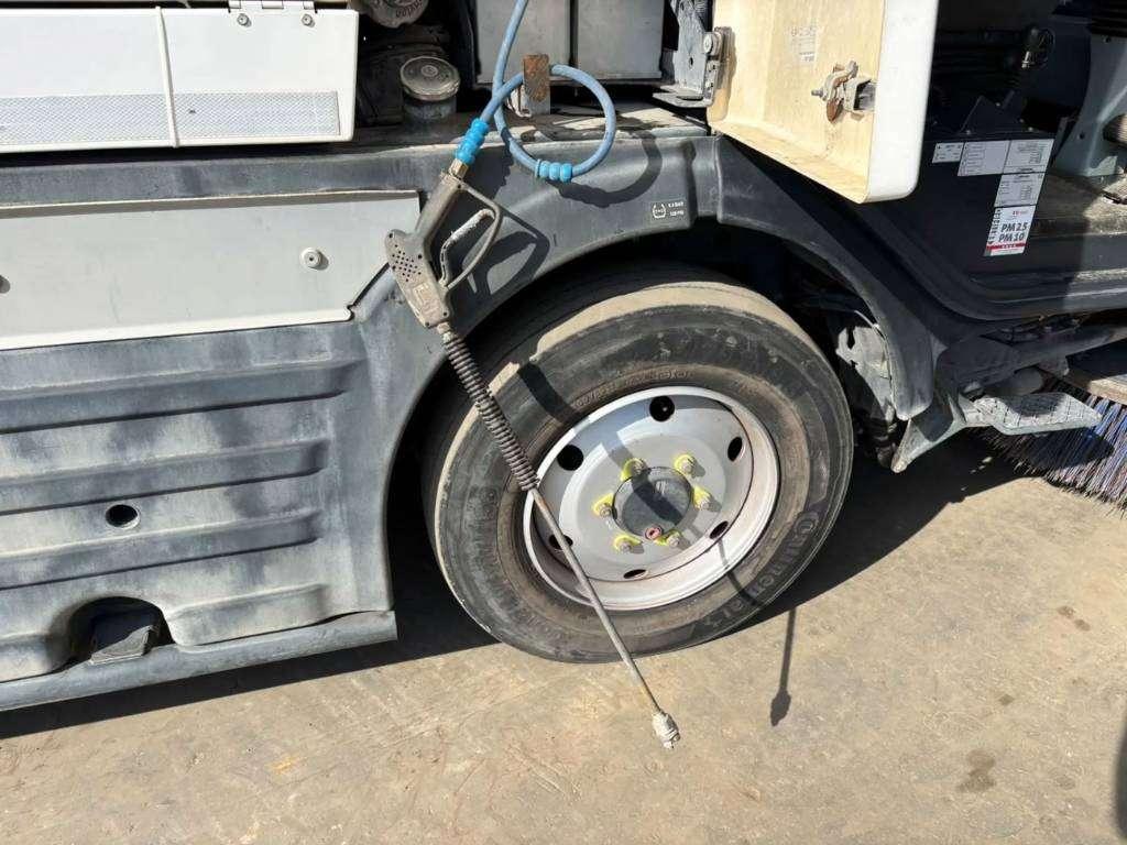Johnston CX401 - 80km/h - sweeper Foto 14