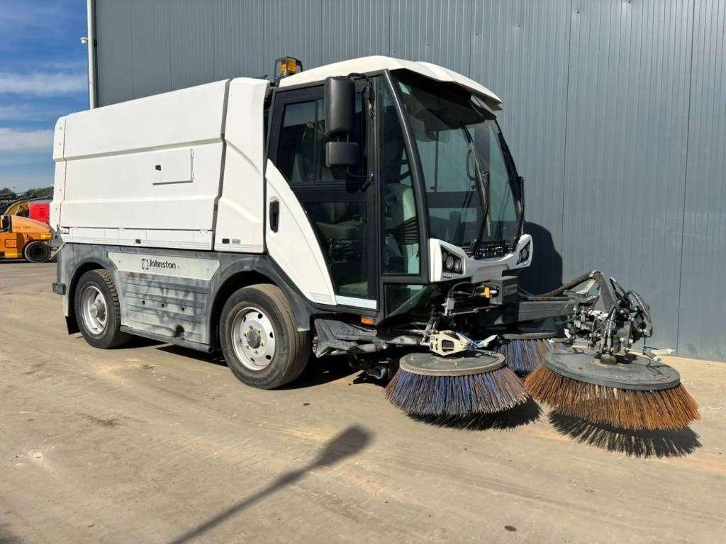 Johnston CX401 - 80km/h - sweeper Foto 3