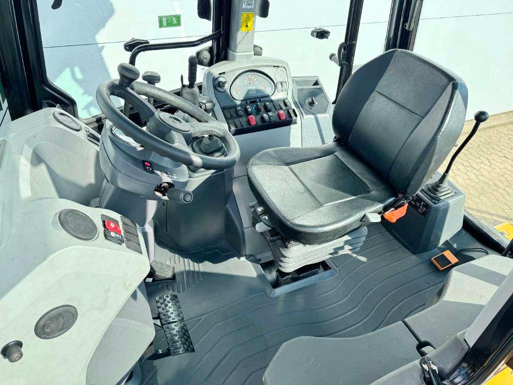 Caterpillar 424 4WD - Hammer Lines / Airco Foto 5