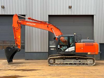 Hitachi ZX210LC-6 Foto 1