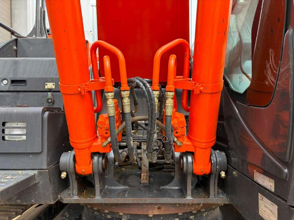 Hitachi ZX210LC-6 Foto 10